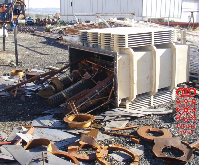 Estado en el que quedó el transformador eléctrico después del hurto.