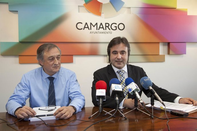 El alcalde y el concejal de Hacienda presentan el presupuesto de 2014