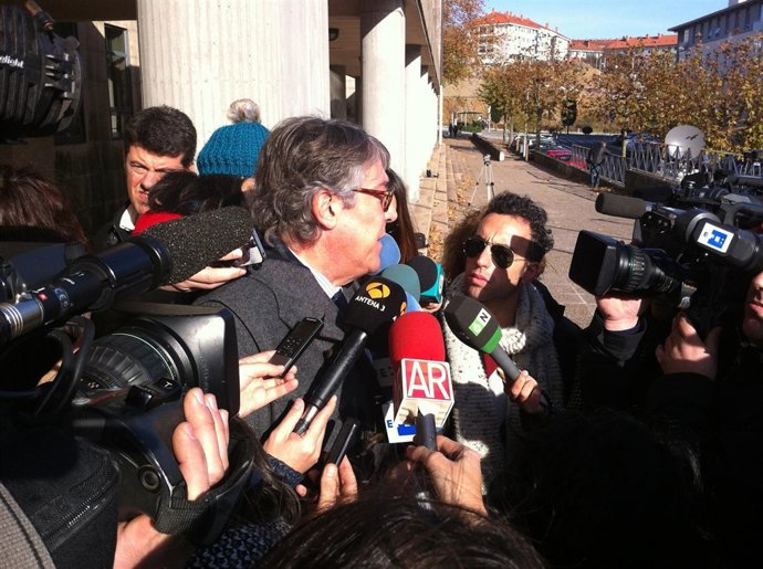 El abogado de Rosario Porto en los juzgados de Santiago.