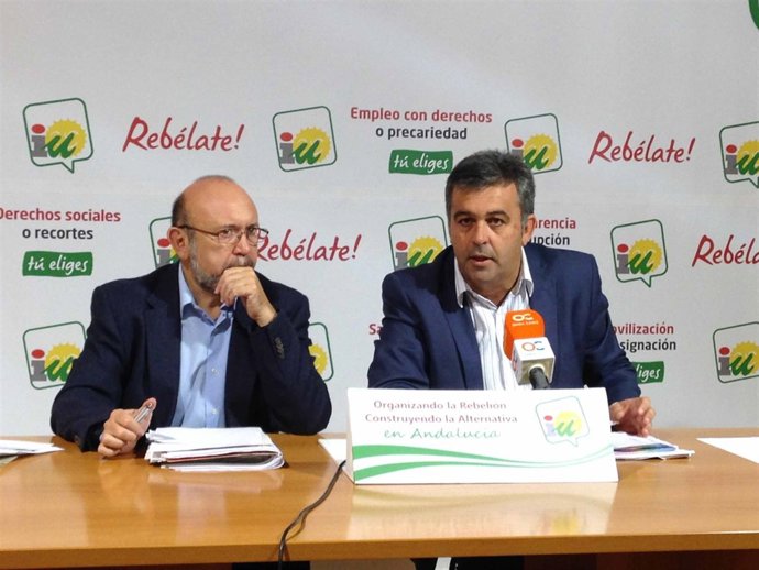 Ignacio García y Manuel Cárdenas (IU), en rueda de prensa