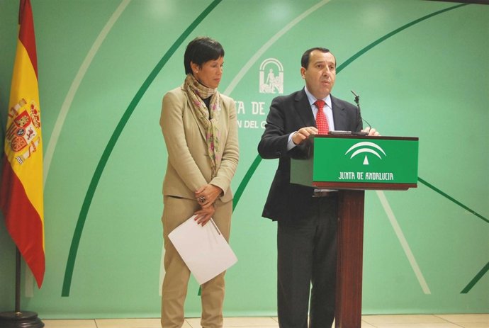 Marta Rueda y Ruiz Espejo en la Delegación de la Junta