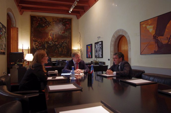 Moragues (centro) en la reunión con Juan Antonio Martínez Menéndez (Patrimonio)