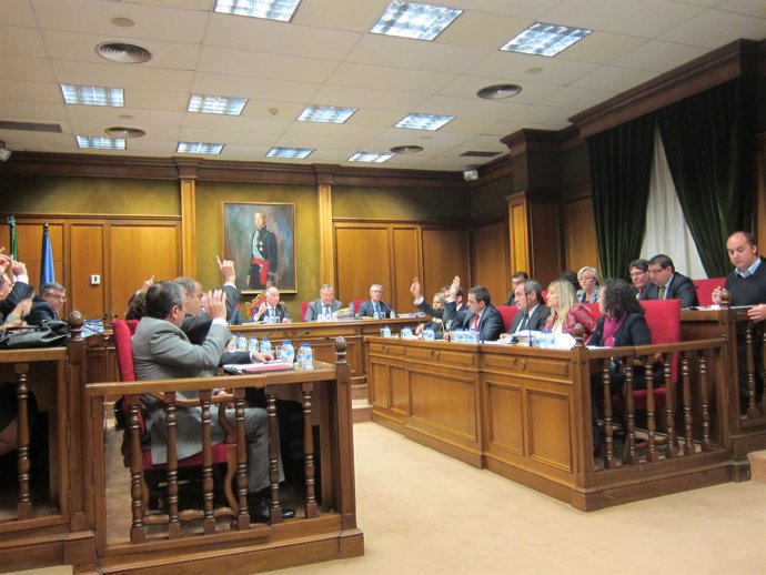 Diputados del PP votan a favor de las cuentas de Diputación para 2014
