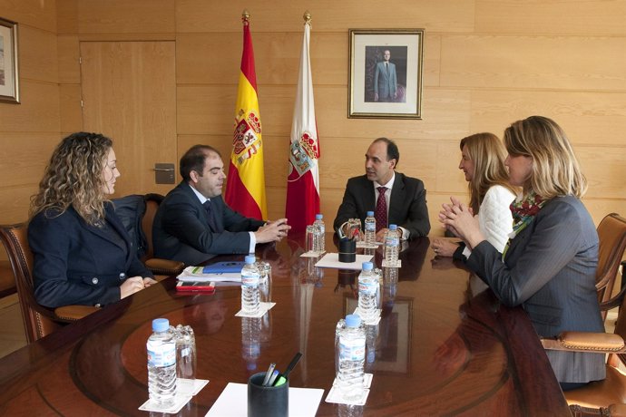 El presidente de Cantabria con Lorenzo Amor, presidente de ATA