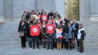 Unió de Periodistes Valencians se manifiesta a las puertas del Congreso para exigir la revocación del cierre