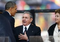 Cuba/EEUU.- El insólito apretón de manos entre Obama y Castro, a examen en Cuba y Estados Unidos