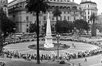 Argentina conmemora 30 años de democracia en medio del conflicto social