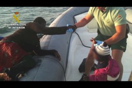 La Guardia Civil rescata a menores utilizados por mafias para entrar en Melilla 