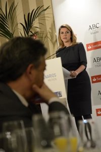 Cospedal dice que Rajoy "no pasará a la historia por ser el presidente que permitió una consulta ilegal" en Cataluña