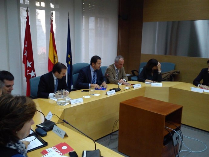 Pablo Cavero en la reunión del Comité Madrileño de Transporte