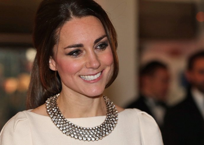 Kate Middlenton vuelve a elegir Zara, esta vez como complemento