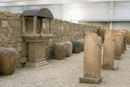 Restos de la villa romana de las Musas, expuestos en el edificio funcional.