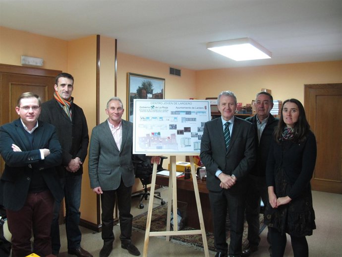Del Río recibe el proyecto del Centro JOven de Lardero