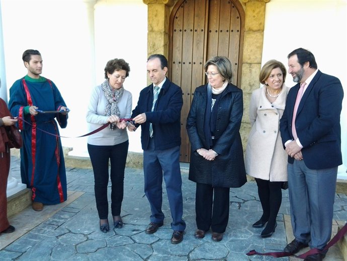 Rafael Rodríguez con la alcaldesa de Almodóvar en la inauguración del centro