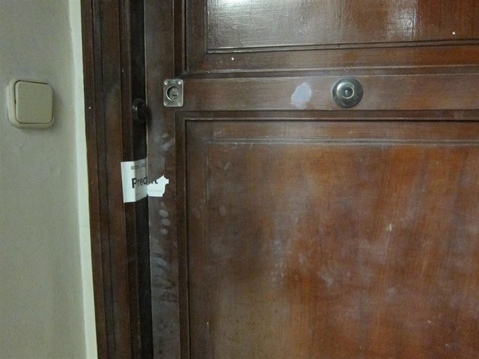 Portal del piso de la anciana hallada muerta en el Paral·lel
