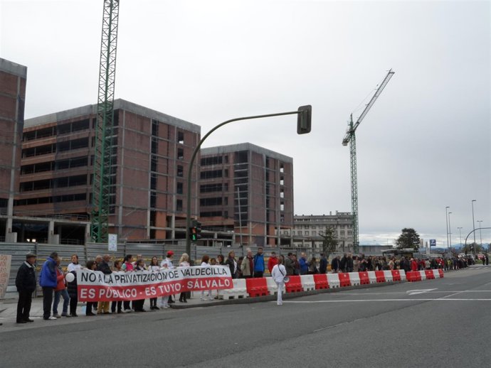 El 'abrazo' a Valdecilla