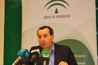 Ruiz Espejo considera "irresponsable" que Zoido "recurra a los agravios entre ciudades"