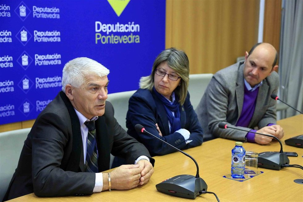 La conselleira do Mar y el presidente de la Diputación de Pontevedra (dcha)