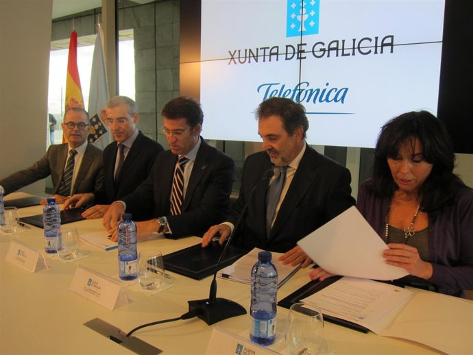 Firma del convenio entre la Xunta y Telefónica para un centro de emprendimiento