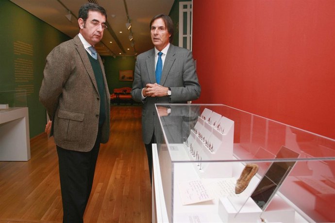 Caneda y José María Luna con efectos de Picasso en casa natal donados por Maya