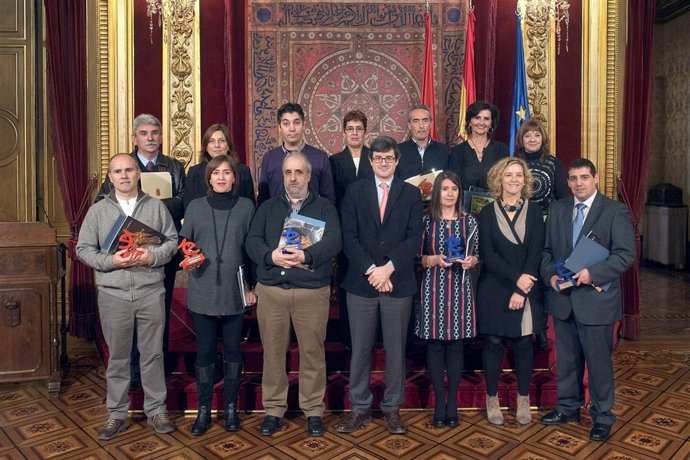 El consejero Iribas, con representantes de los centros reconocidos.