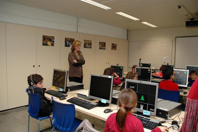Irene Rigau (consellera de Enseñanza) visita el CRE de la ONCE Catalunya