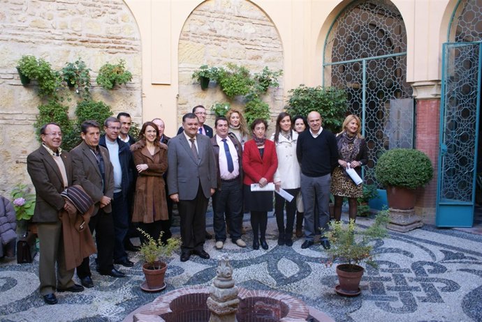 Entrega de resoluciones en la Junta