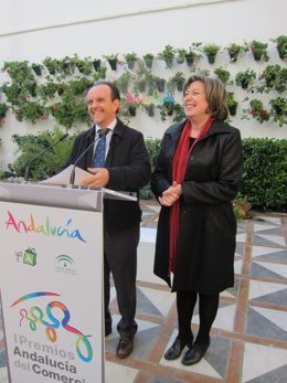 Rodriguez junto a la delegada de su Consejería en Córdoba