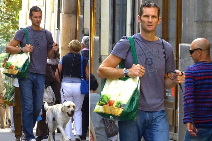 Iñaki Urdangarín y su bolsa de reciclaje