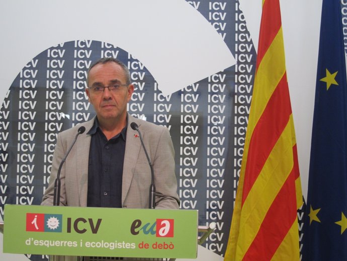 El portavoz de ICV en el Congreso Joan Coscubiela en rueda de prensa