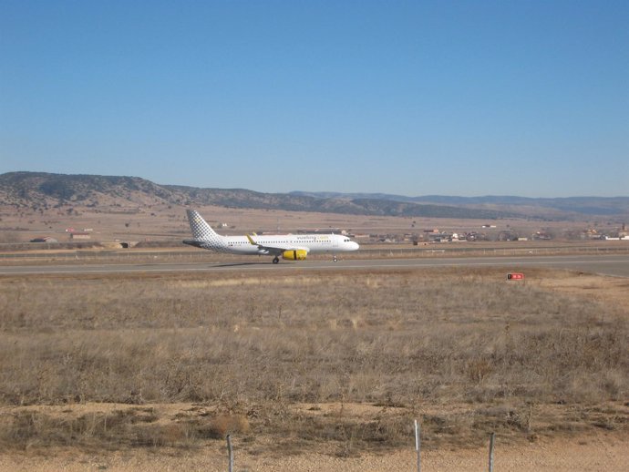 Aterriza en el Aeropuerto de Teruel el tercer avión, un Airbus 320