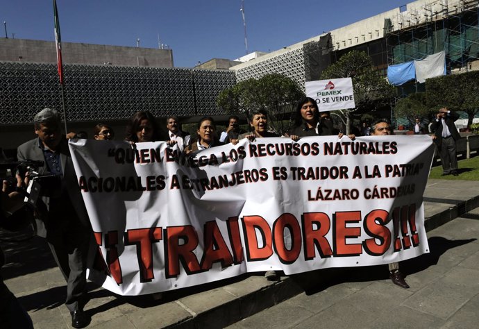 Legisladores mexicanos contra la reforma energética