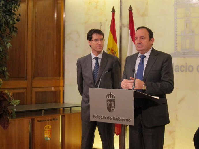 El presidente del Gobierno de La Rioja, Pedro Sanz, junto a Gonzalo Capellán