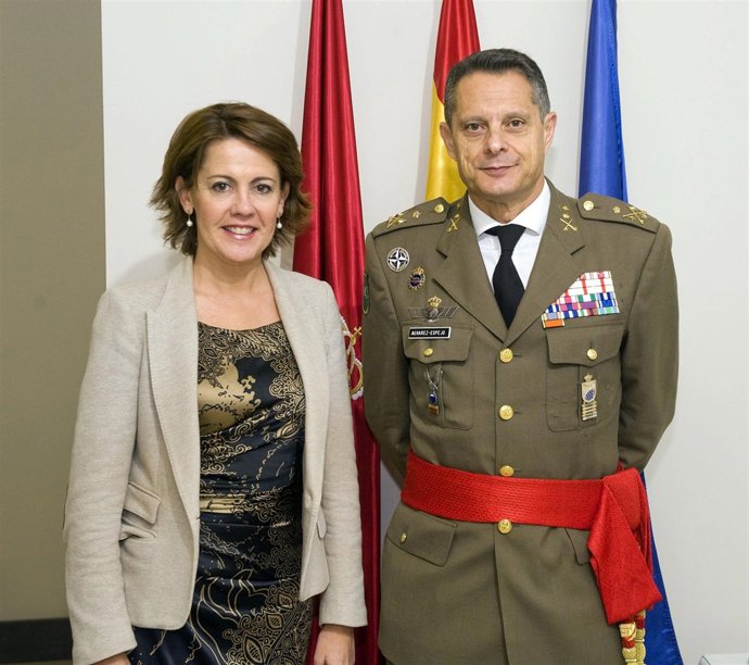 Barcina con el nuevo inspector general del Ejército.