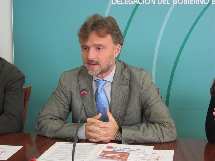 El delegado de la Junta en Huelva, José Fiscal.