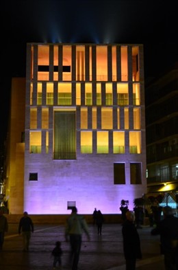 El edificio anexo al Ayuntamiento de Murcia estrena iluminación ornamental 