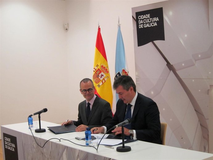 Jesús Vázquez y Santiago Novoa (NCG) firman cesión de fondos bibliográficos