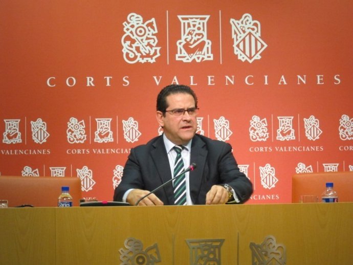 Jorge Bellver en rueda de prensa en las Corts