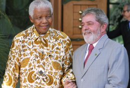 Nelson Mandela y el ex presidente de Brasil Luiz Inácio Lula da Silva