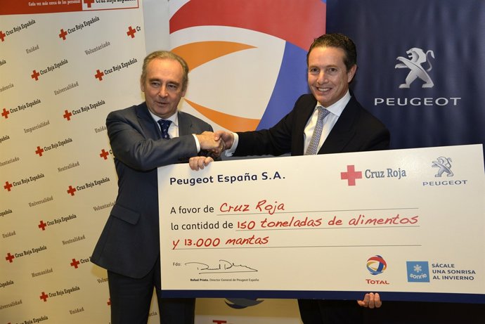 Entrega de alimentos de Peugeot a Cruz Roja