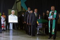El ANC da su último adiós a Mandela en Pretoria