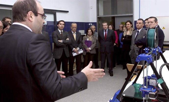 MARIA JOSE CATALA JUNTO CPON REPRESENTANTES EMPRESARIALES 