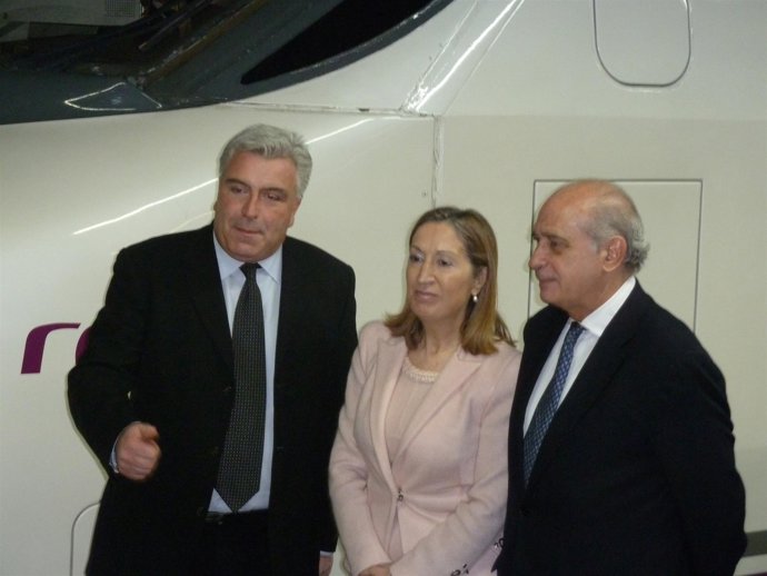 Los ministros Fredéric Cuvillier, Ana Pastor y Jorge Fernández