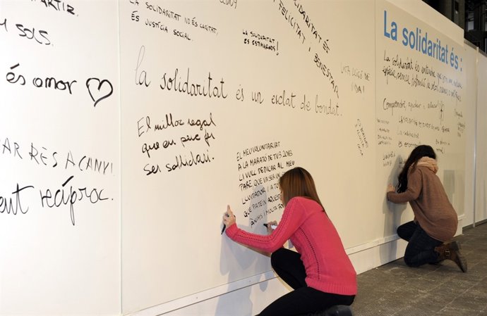 Mural de 'La Marató' de TV3 en la sala de teléfonos de Barcelona