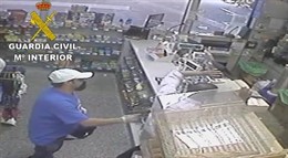 Varón detenido en la Operación Carátula