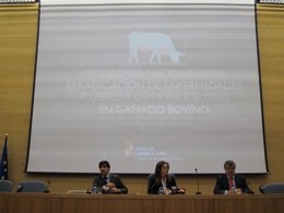 La consejera de Agricultura en una jornada sobre enfermedades bovinas