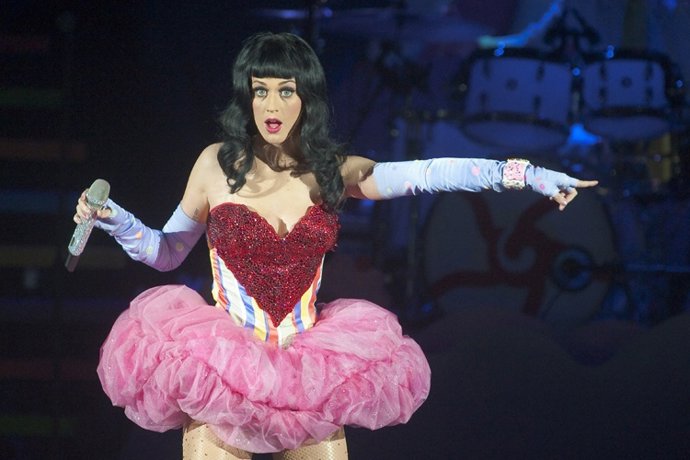 Katy Perry recibe abucheos ¡al perderse haciendo playback!
