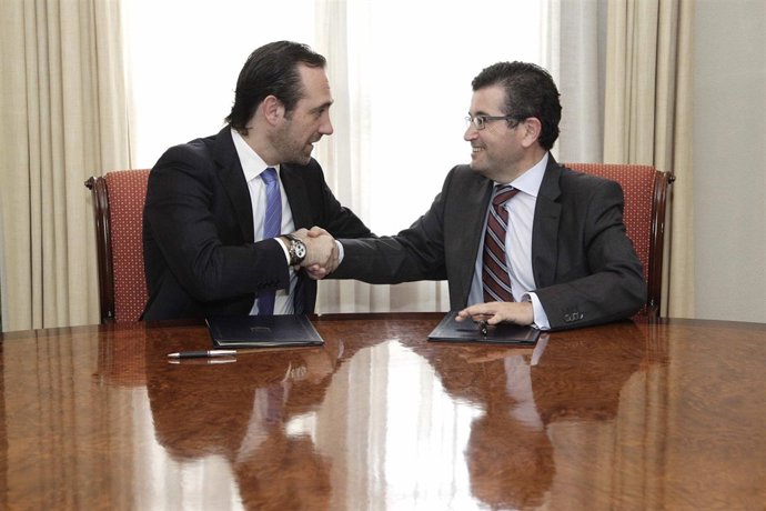 El Govern firma un convenio con la Caixa por el medio ambiente