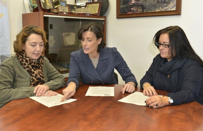 Igual suscribe el convenio con las asociaciones de guías oficiales