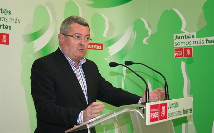 Jesús María Ruiz en la rueda de prensa que ha dado en la sede del PSOE cordobés